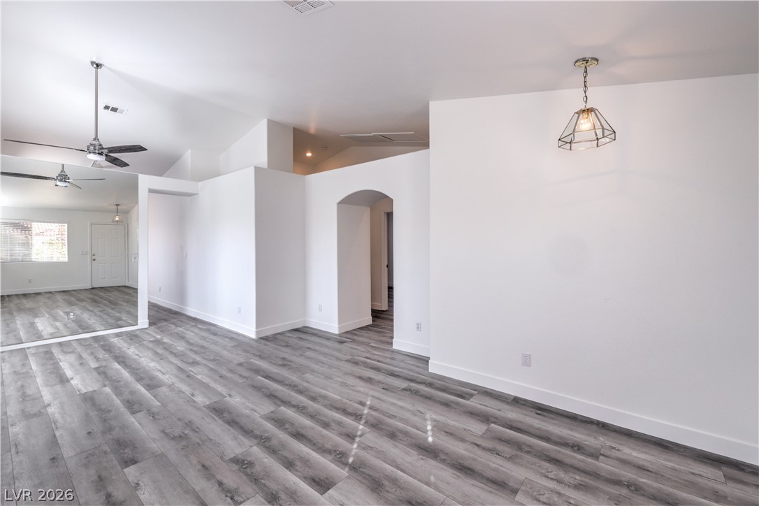 Photo 7 of 31, 3869 Mapleview Court