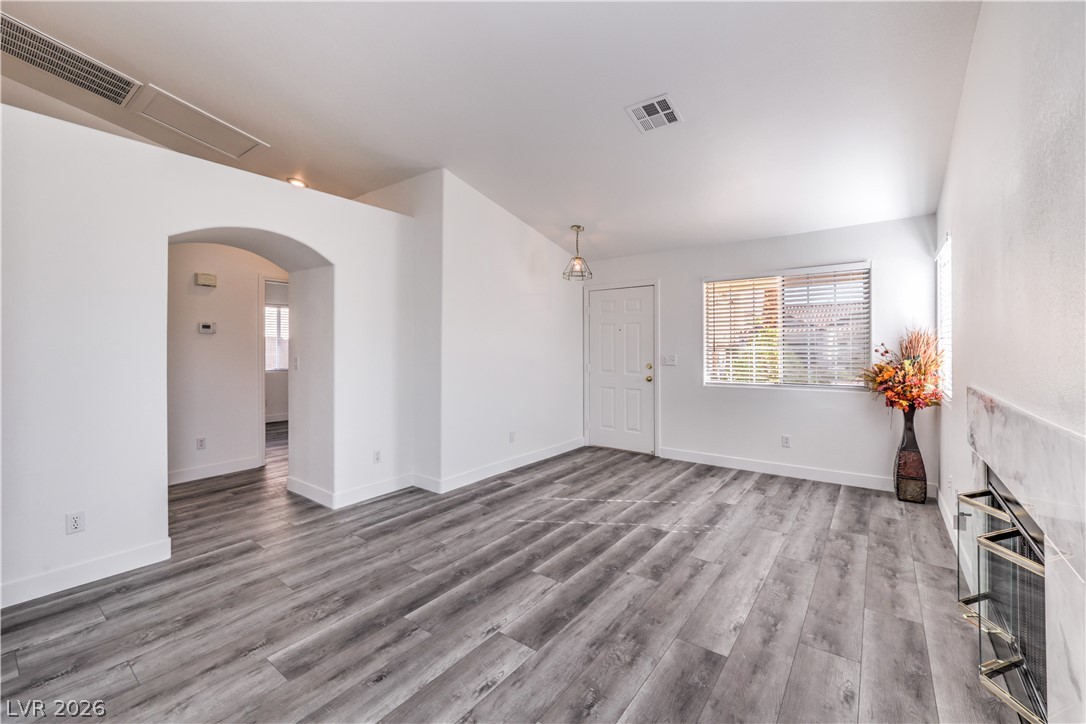 Photo 8 of 31, 3869 Mapleview Court