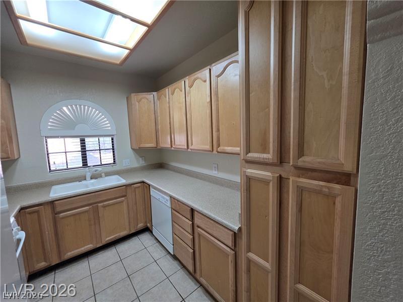 Photo 15 of 40, 1407 Santa Margarita Street #A
