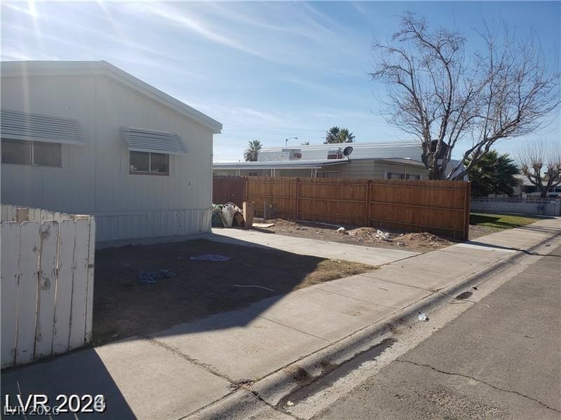 Photo 2 of 5545 Everglade Street