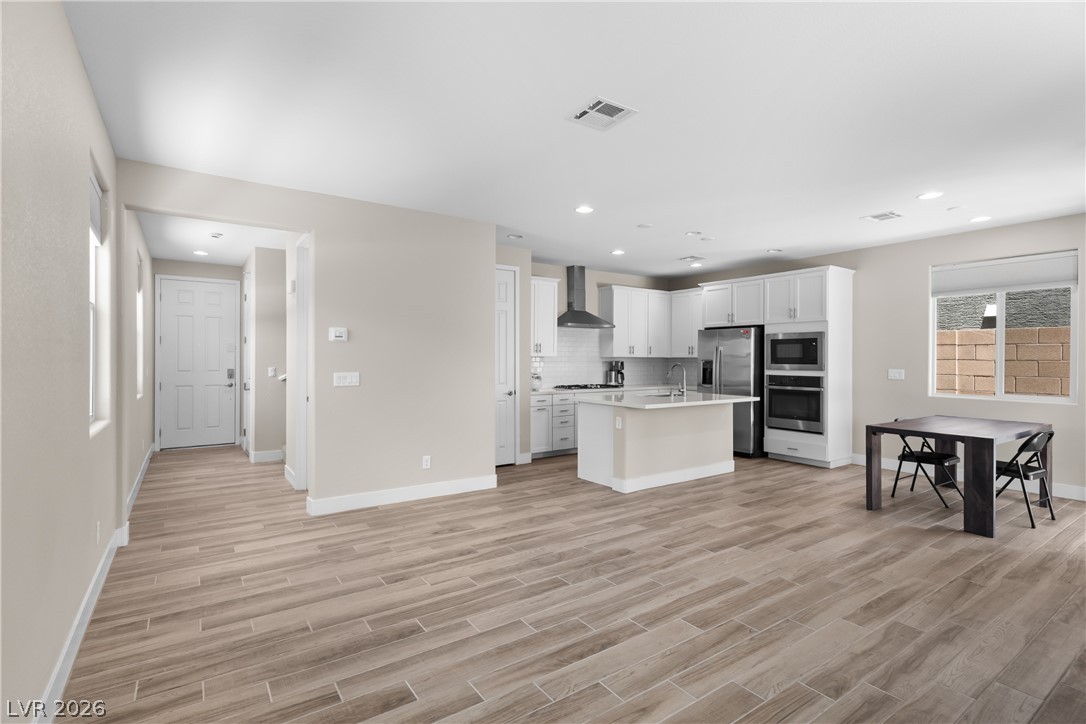Photo 3 of 1049 Williamtown Avenue
