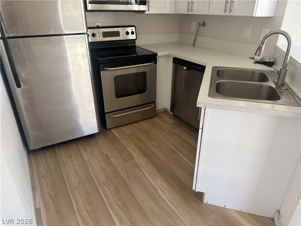 Photo 6 of 28, 530 Elm Drive #201