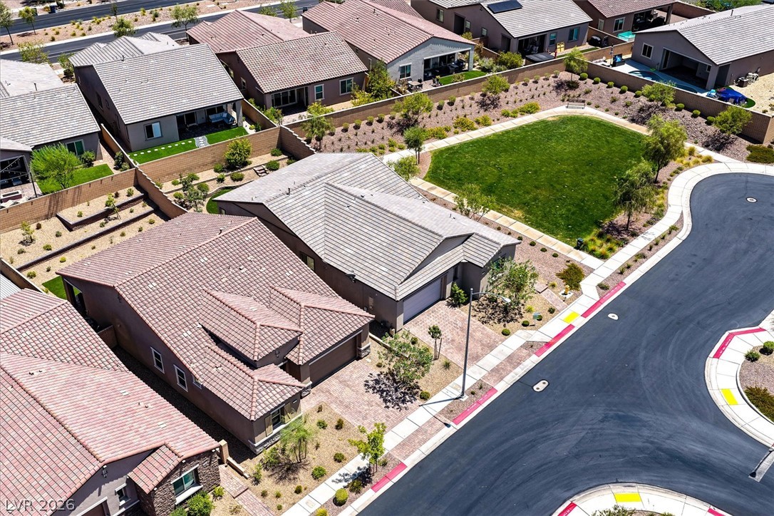 Photo 34 of 51, 552 Comodo Street