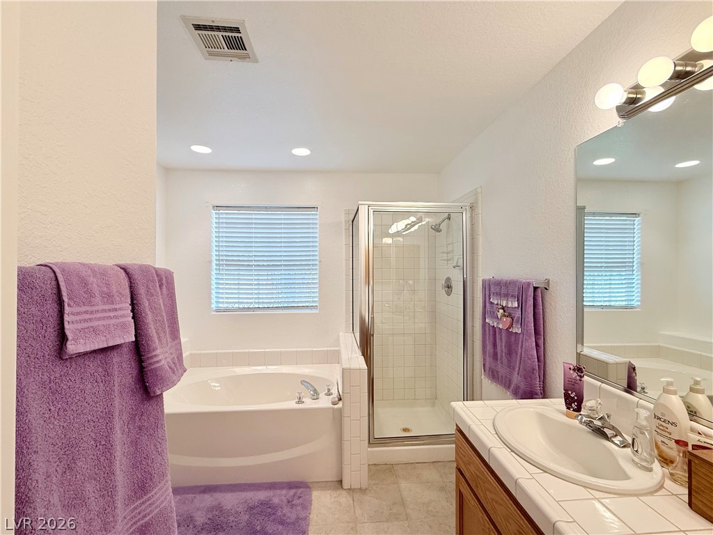 Photo 18 of 51, 301 W Hickory Street