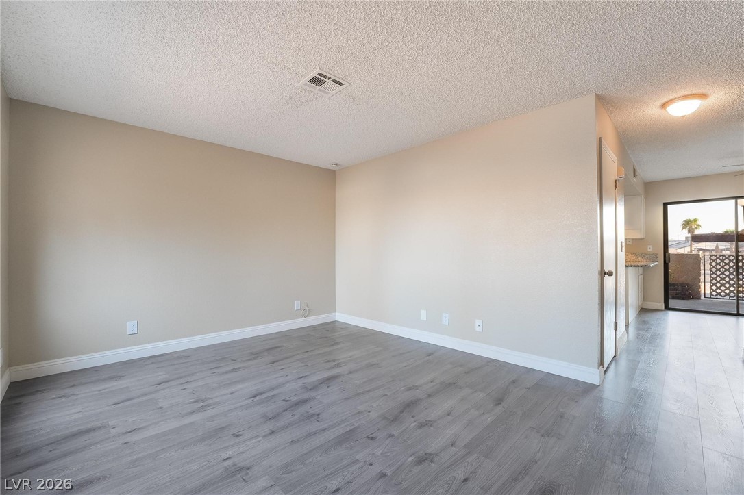 Photo 6 of 33, 3929 S Torrey Pines Drive