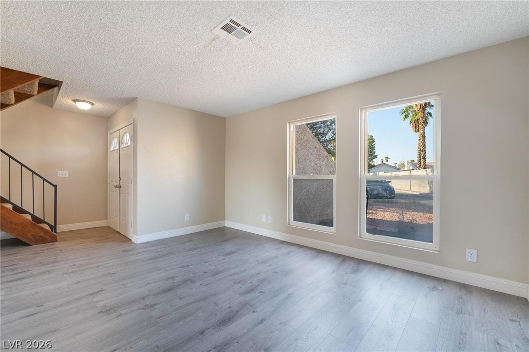 Photo 8 of 33, 3929 S Torrey Pines Drive