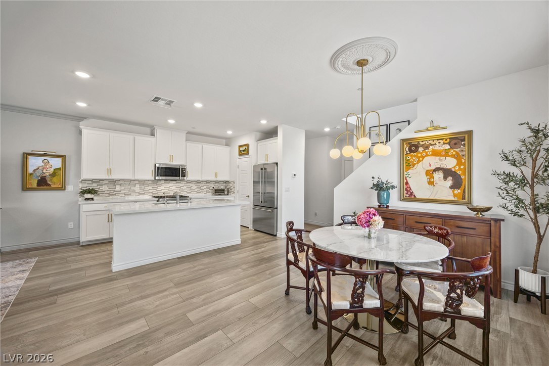 Photo 7 of 23, 600 N Carriage Hill Drive #1034