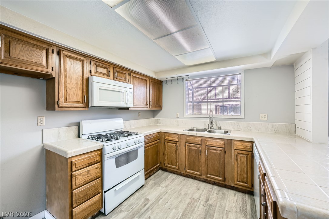 Photo 10 of 31, 3954 Edgemoor Way