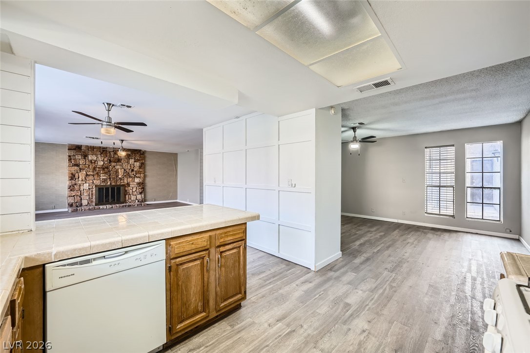 Photo 12 of 31, 3954 Edgemoor Way