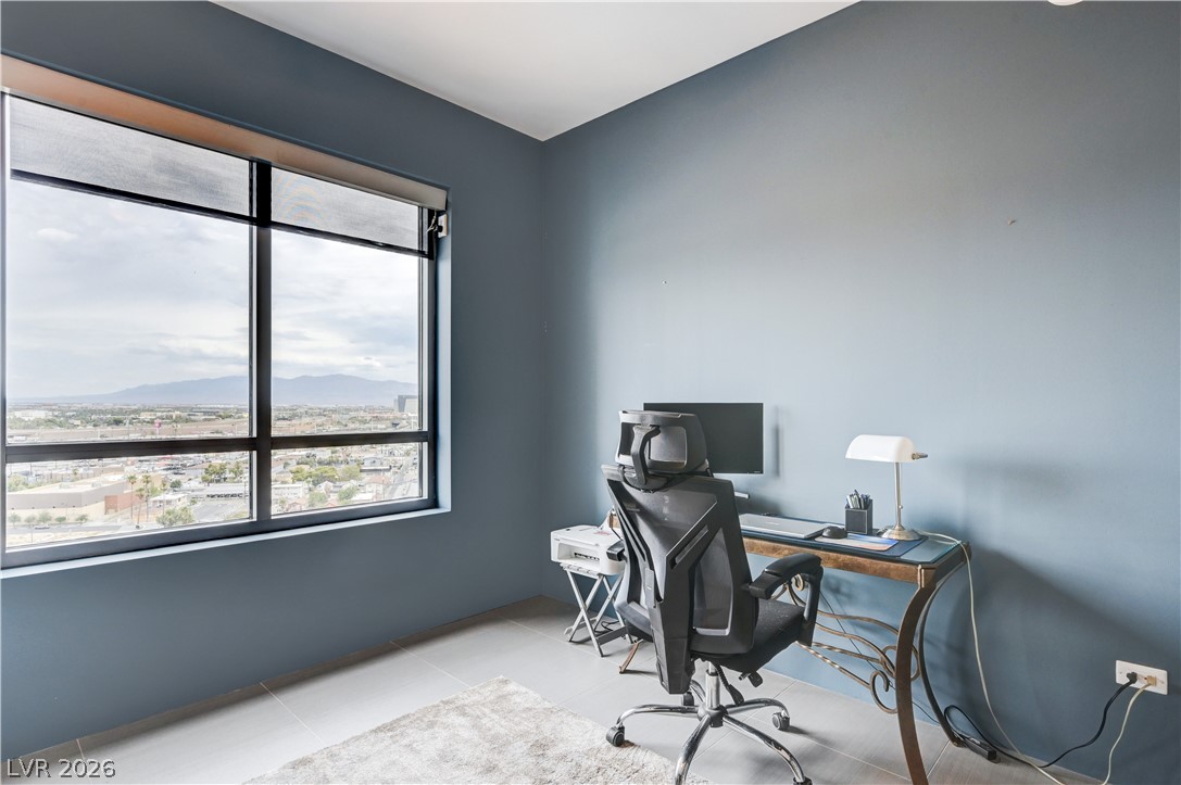 Photo 26 of 43, 200 W Sahara Avenue #1508