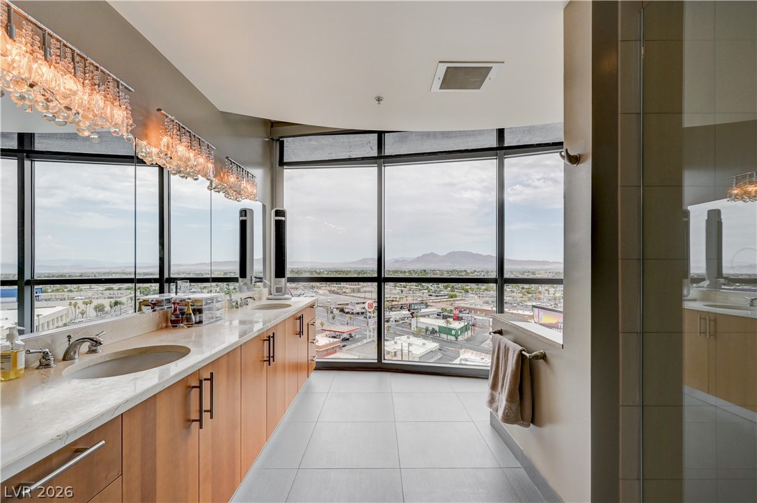 Photo 33 of 43, 200 W Sahara Avenue #1508