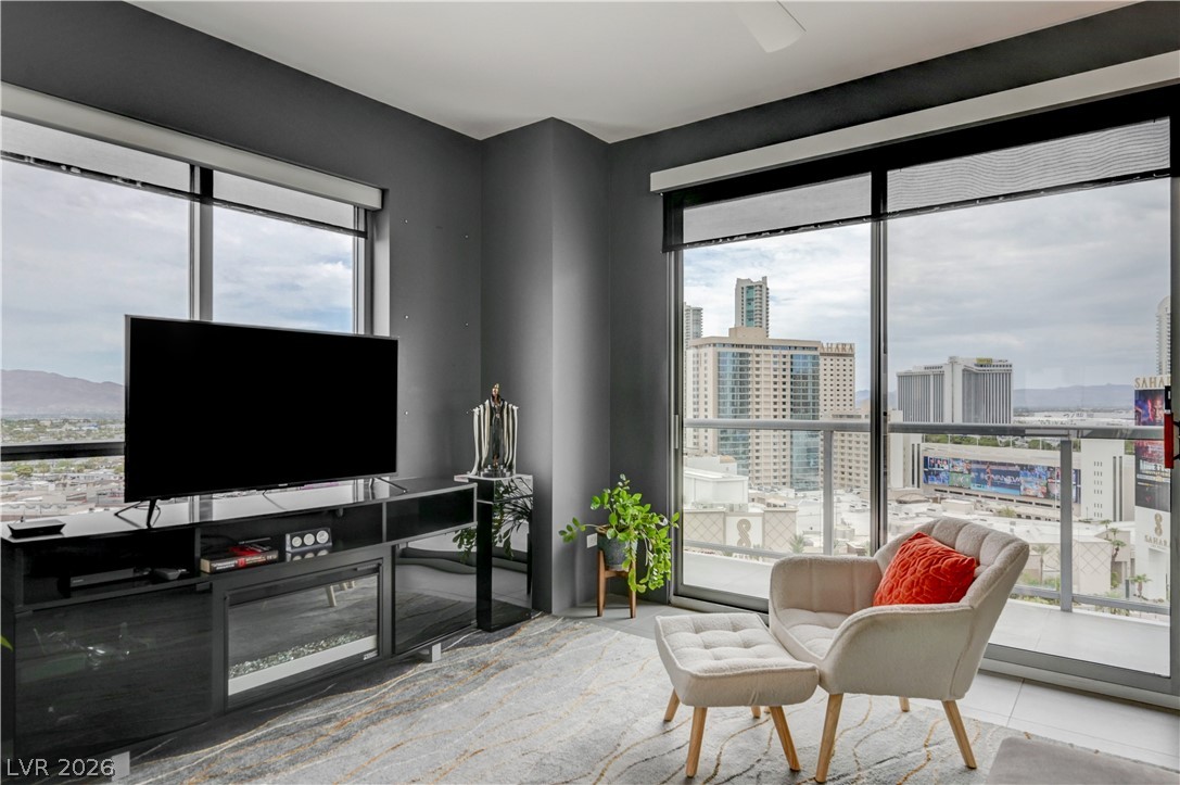 Photo 11 of 43, 200 W Sahara Avenue #1508