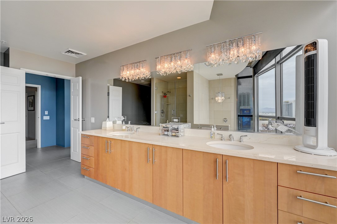 Photo 38 of 43, 200 W Sahara Avenue #1508
