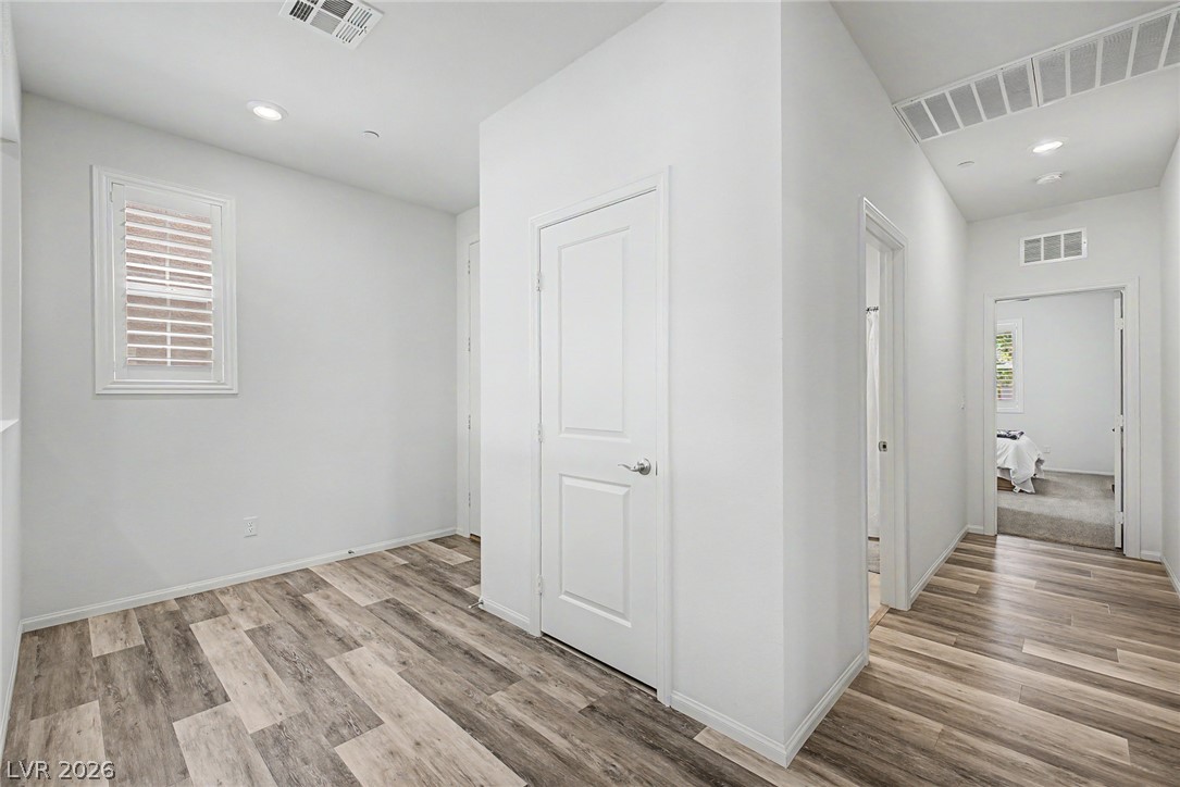 Photo 9 of 31, 2936 Duverney Avenue