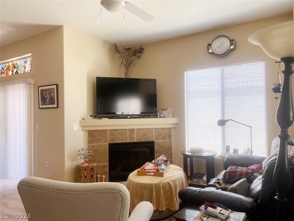 Photo 7 of 30, 2305 W Horizon Ridge Parkway #1613