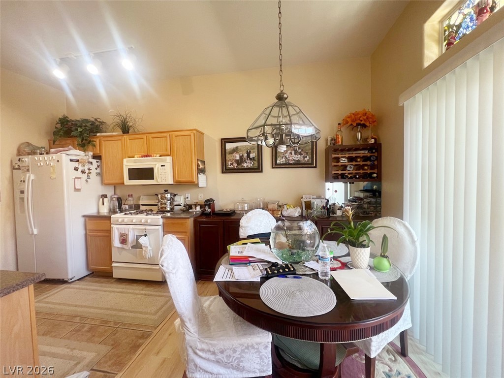 Photo 11 of 30, 2305 W Horizon Ridge Parkway #1613