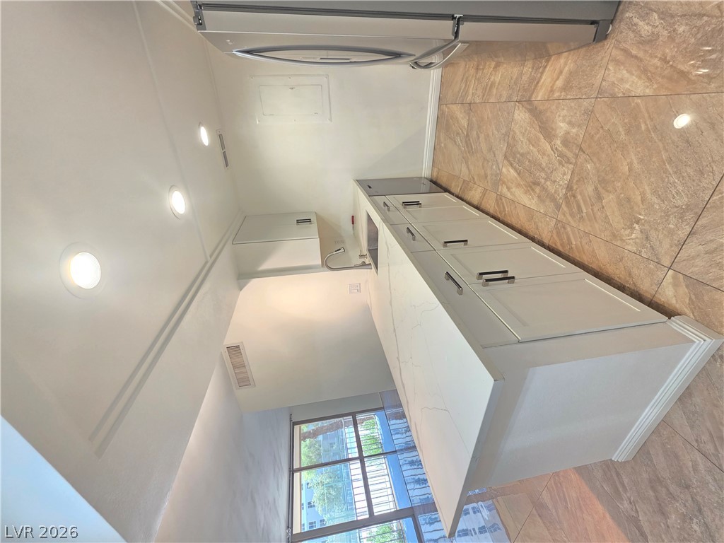 Photo 11 of 30, 205 E Harmon Avenue #223
