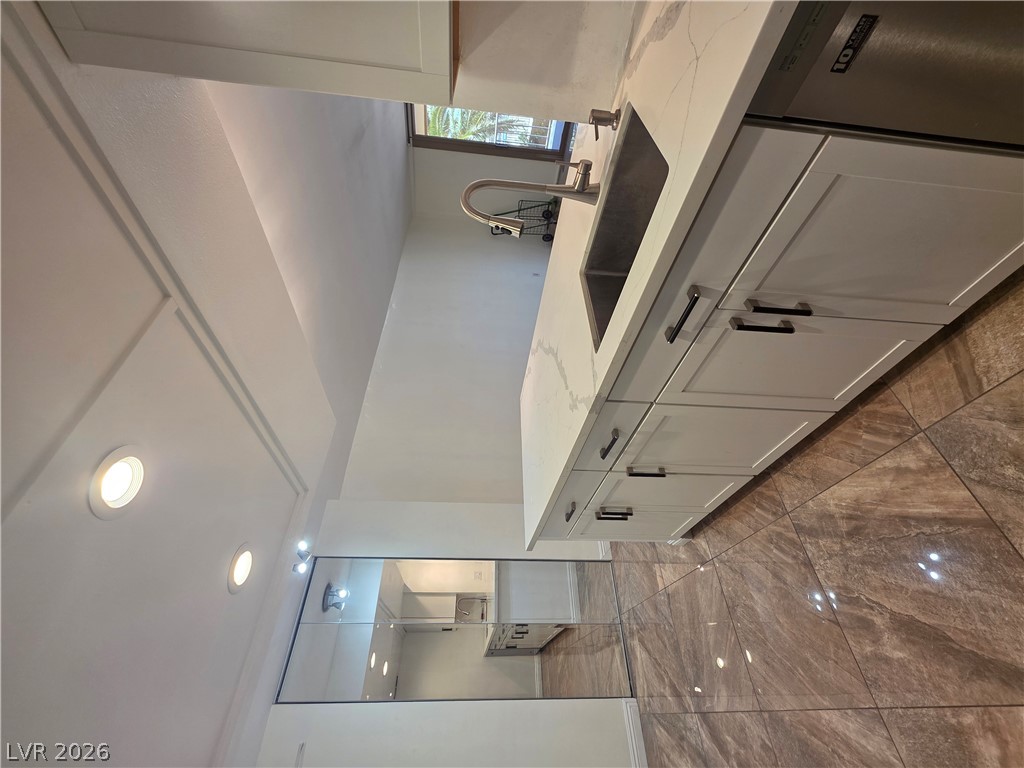Photo 5 of 205 E Harmon Avenue #223