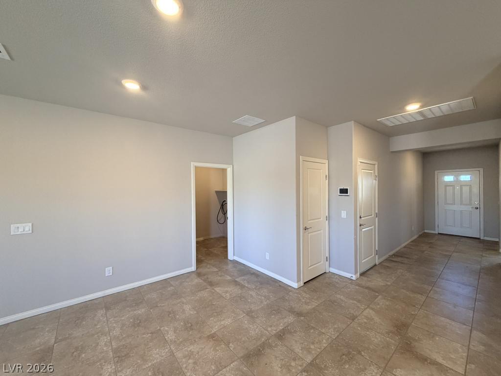 Photo 3 of 1721 Pinedale Street