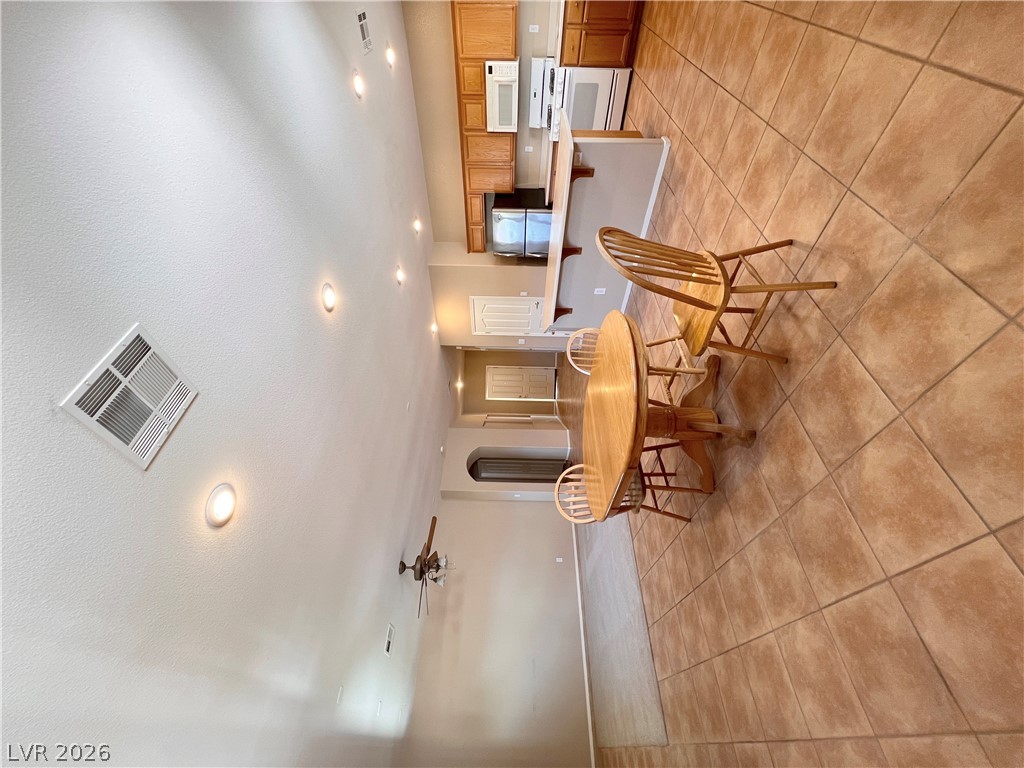 Photo 6 of 17, 4030 Annendale Avenue