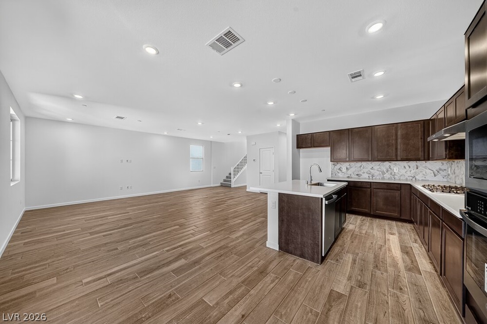 Photo 6 of 47, 123 Tardando Avenue
