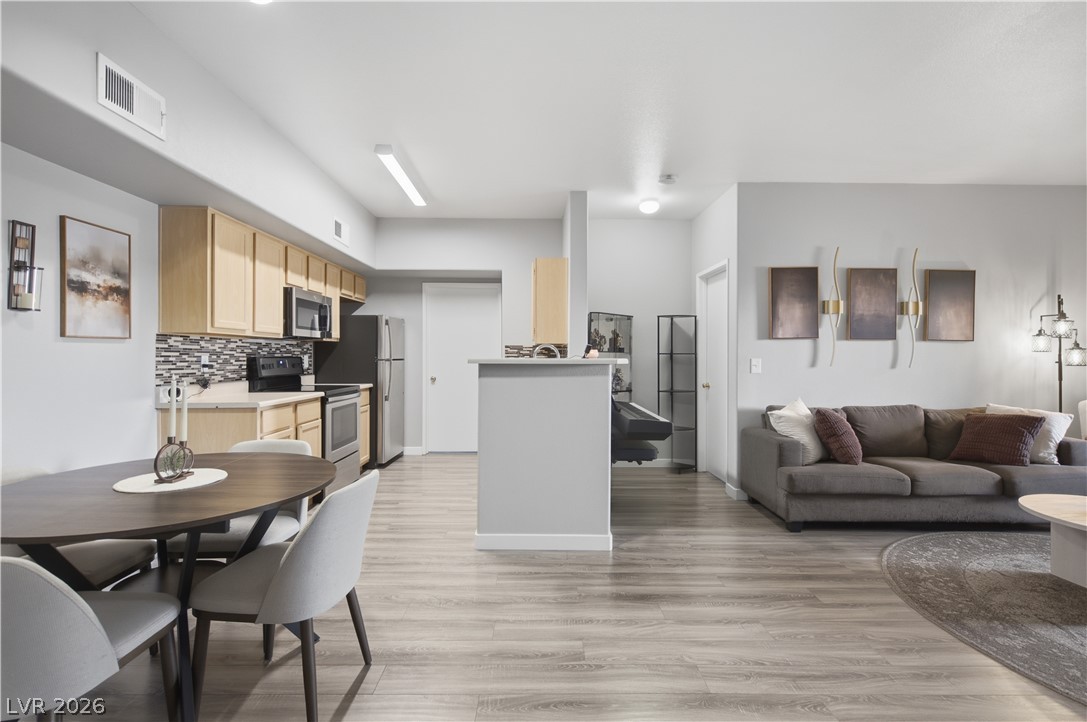 Photo 18 of 63, 2615 W Gary Avenue #2067