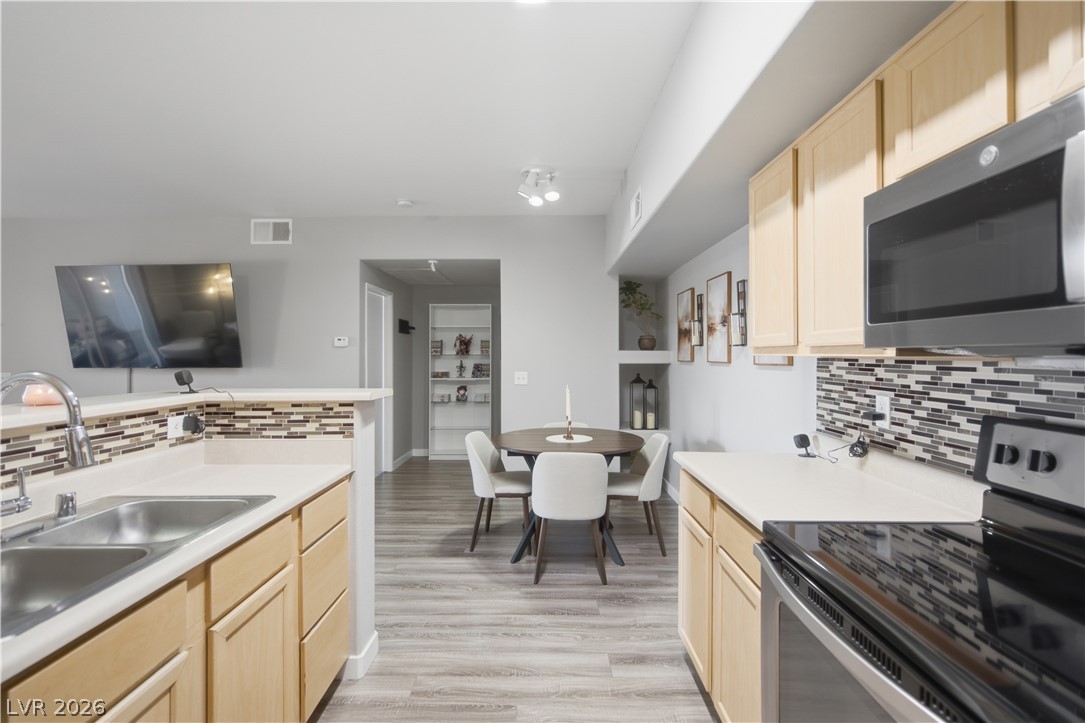 Photo 26 of 63, 2615 W Gary Avenue #2067