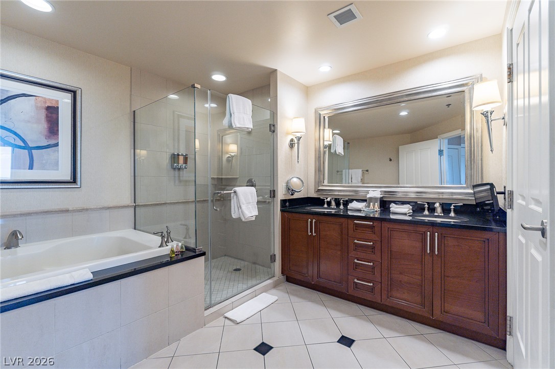 Photo 12 of 33, 135 E Harmon Avenue #2104