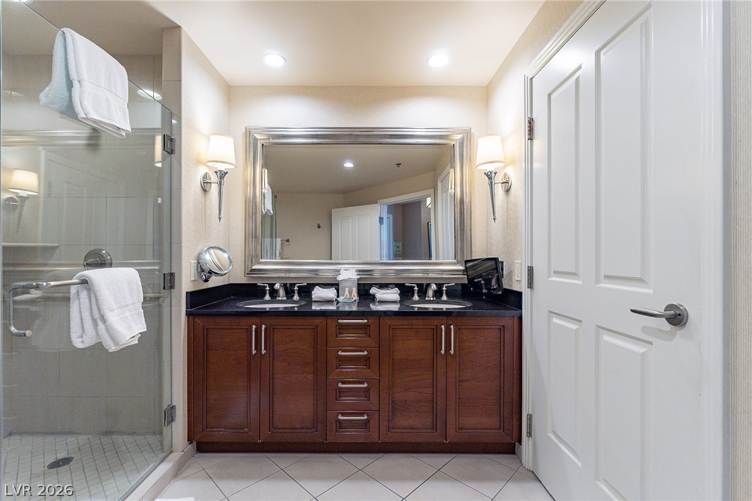 Photo 13 of 33, 135 E Harmon Avenue #2104