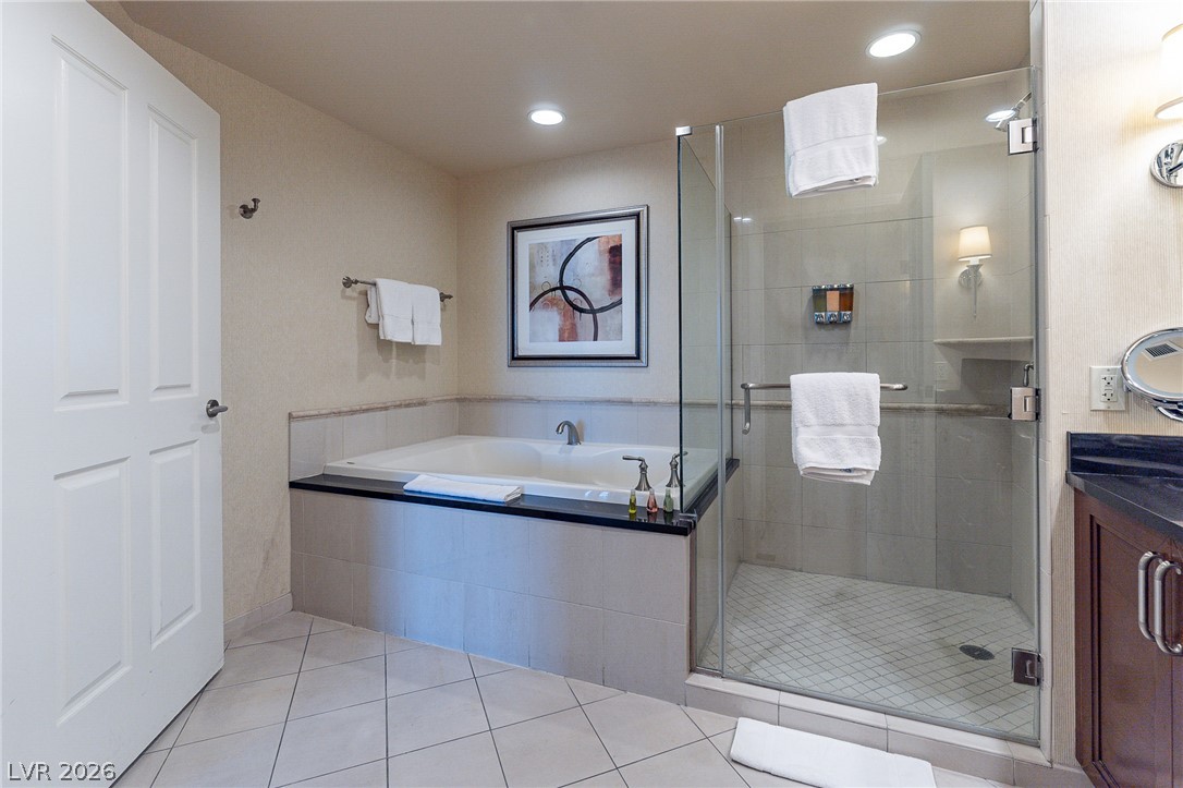 Photo 14 of 33, 135 E Harmon Avenue #2104