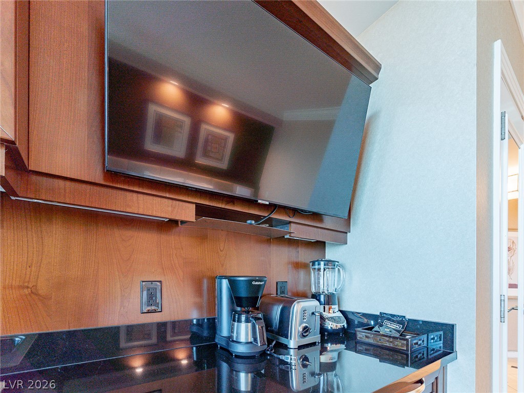 Photo 6 of 33, 135 E Harmon Avenue #2104