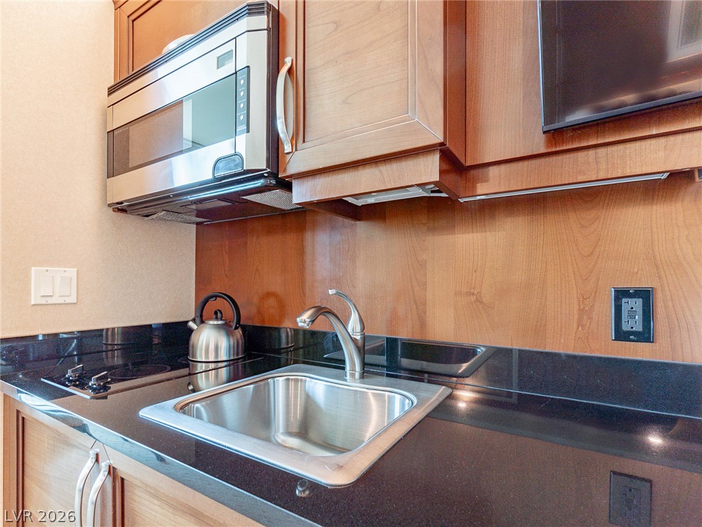 Photo 7 of 33, 135 E Harmon Avenue #2104