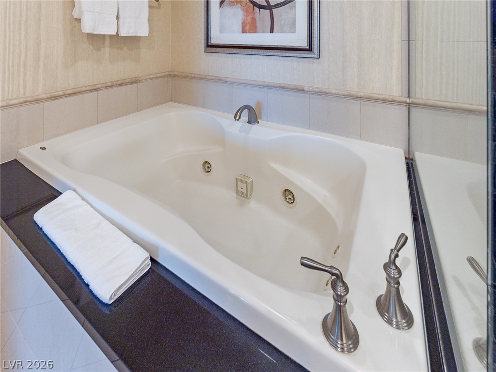 Photo 25 of 33, 135 E Harmon Avenue #2104