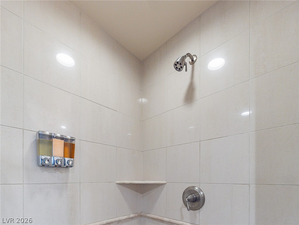 Photo 26 of 33, 135 E Harmon Avenue #2104