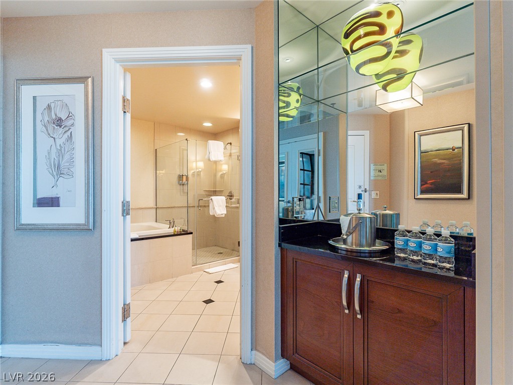 Photo 16 of 33, 135 E Harmon Avenue #2104