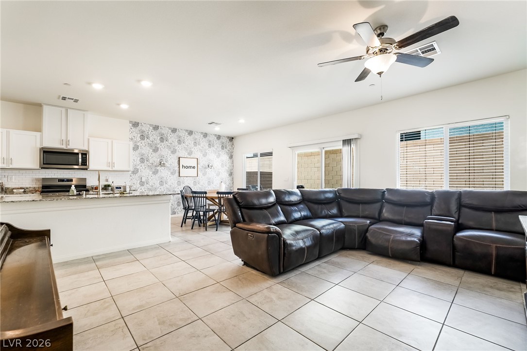 Photo 4 of 1087 Gentle Swan Street