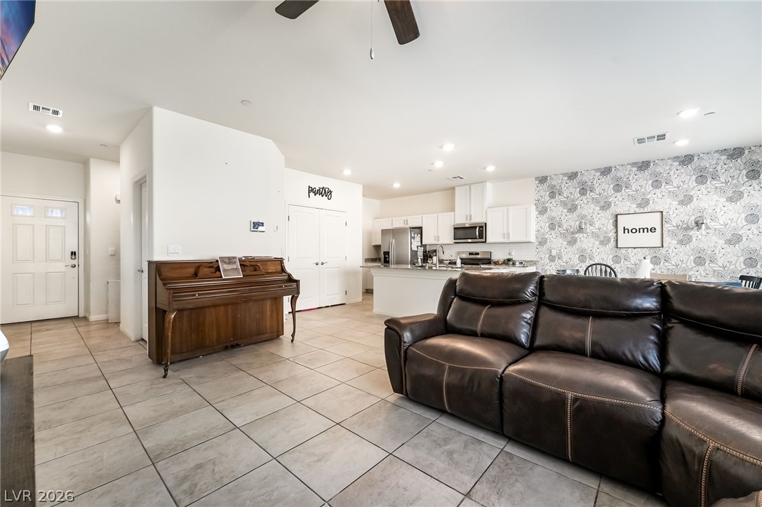 Photo 5 of 1087 Gentle Swan Street