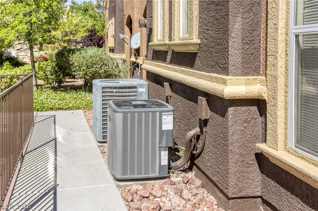 Photo 9 of 32, 3975 N Hualapai Way #147