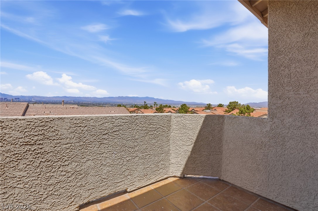 Photo 17 of 20, 2050 N Los Feliz Street #179