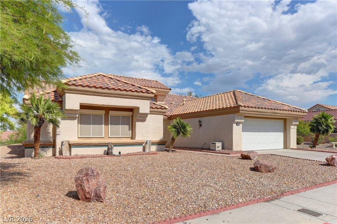 Photo 2 of 2516 Highvale Drive