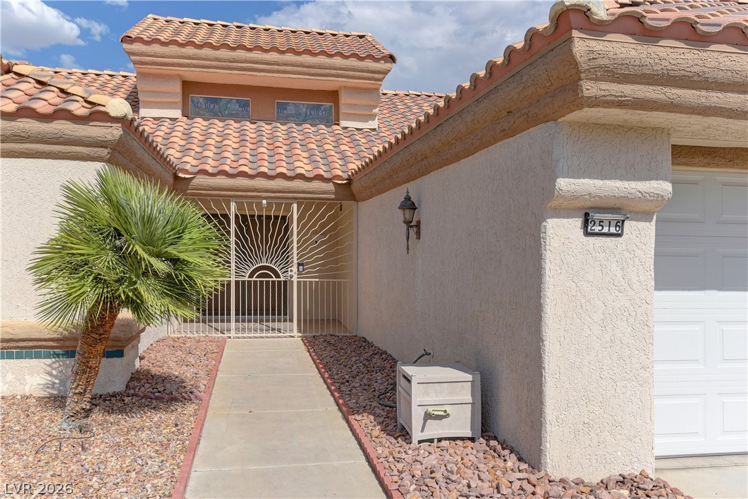 Photo 3 of 2516 Highvale Drive