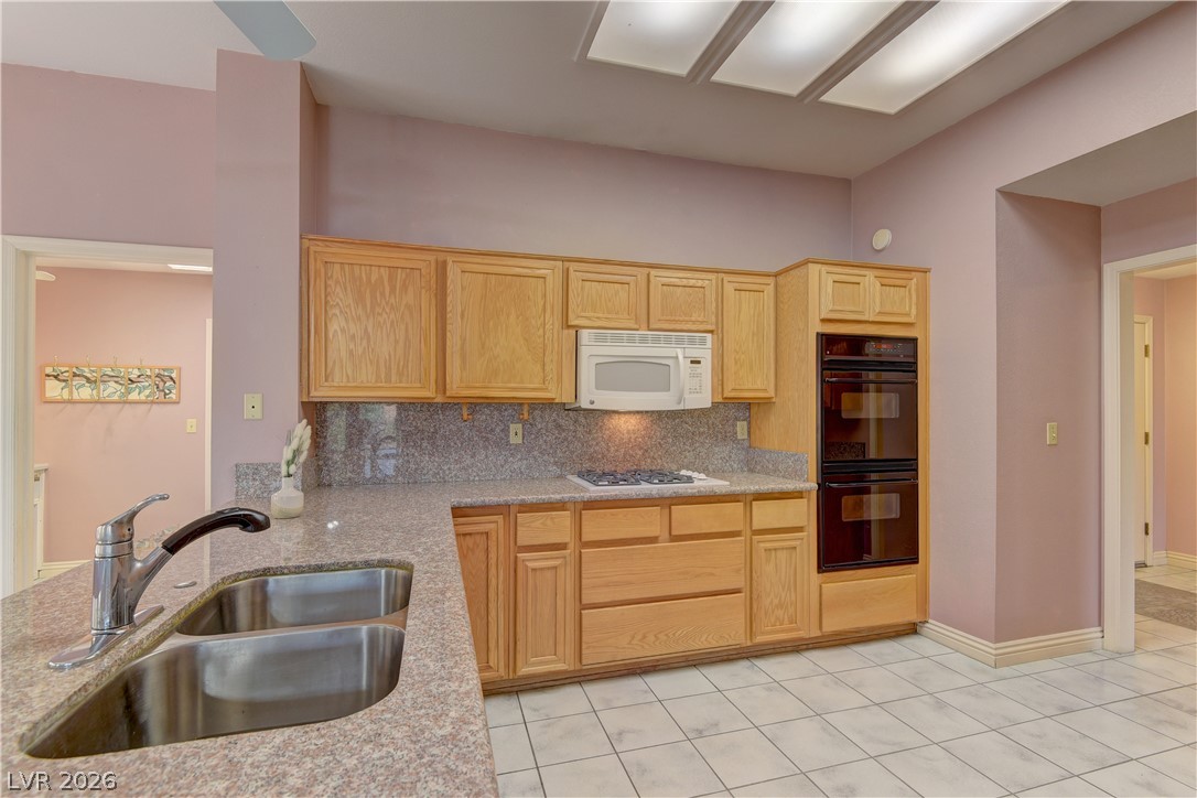 Photo 11 of 32, 2516 Highvale Drive