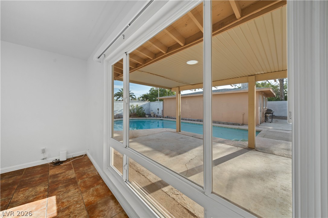 Photo 6 of 34, 1001 Silver Lake Drive