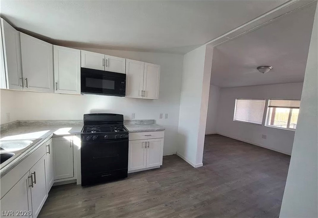 Photo 10 of 31, 6061 Judson Avenue