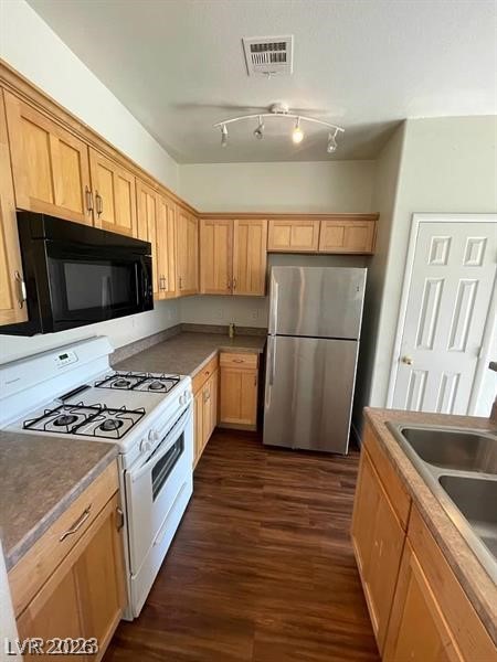 Photo 24 of 74, 6316 BEIGE BLUFF Street #201