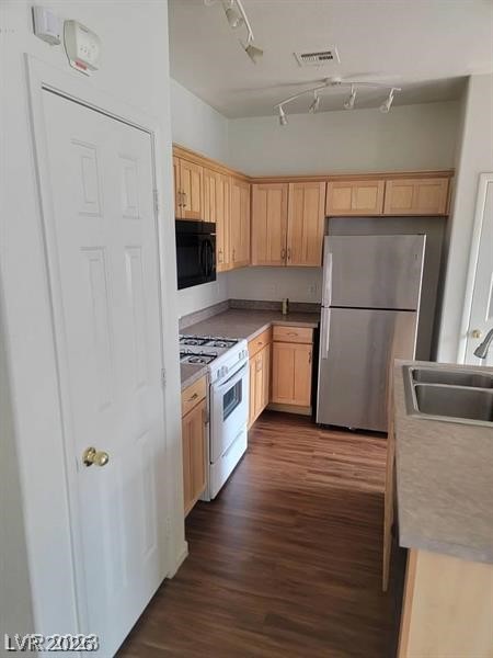 Photo 28 of 74, 6316 BEIGE BLUFF Street #201