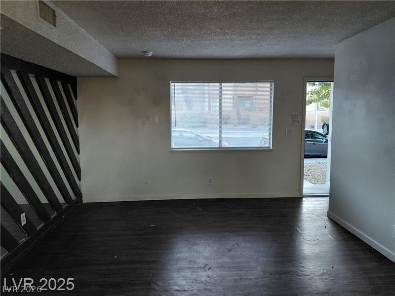 Photo 33 of 39, 1336 N JONES Boulevard