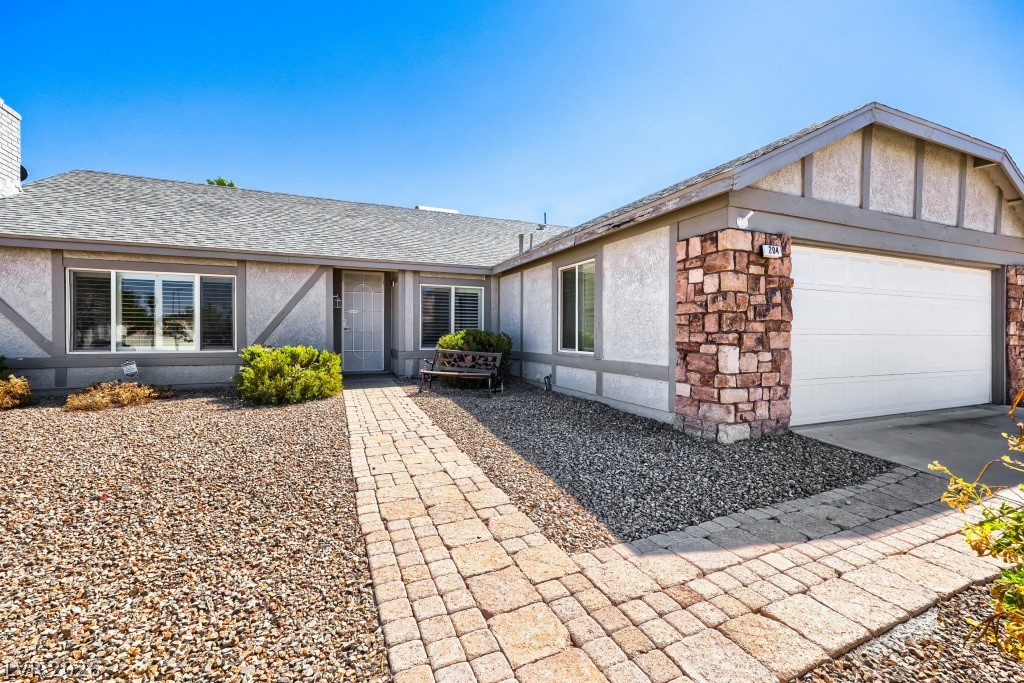 Photo 3 of 204 Tamarack Drive