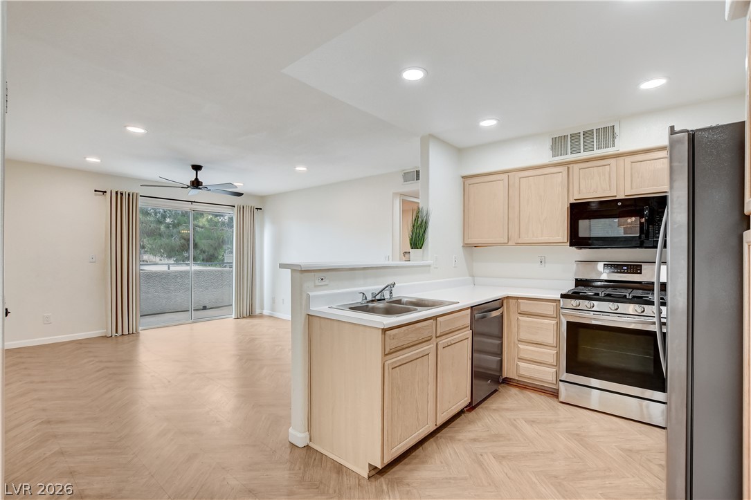 Photo 7 of 35, 3053 Casey Drive #202