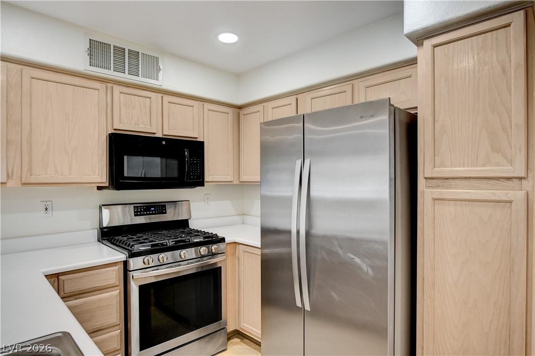 Photo 17 of 35, 3053 Casey Drive #202